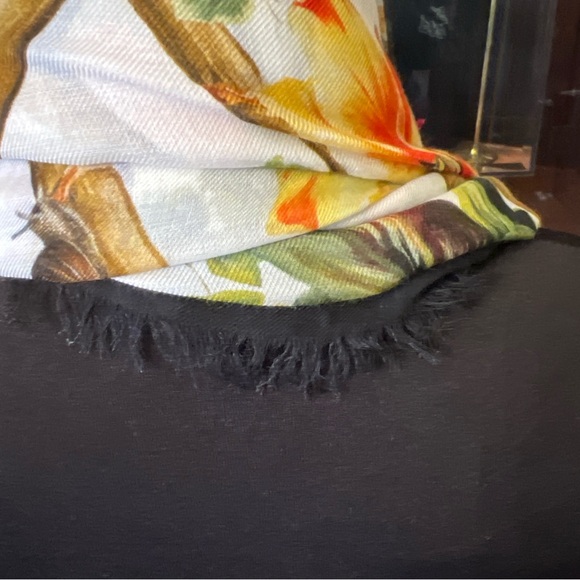 Dolce & Gabbana NWT Modal & Cashmere Blend Floral Lattice Fringed 52”x 77” Wrap. - Picture 15 of 16